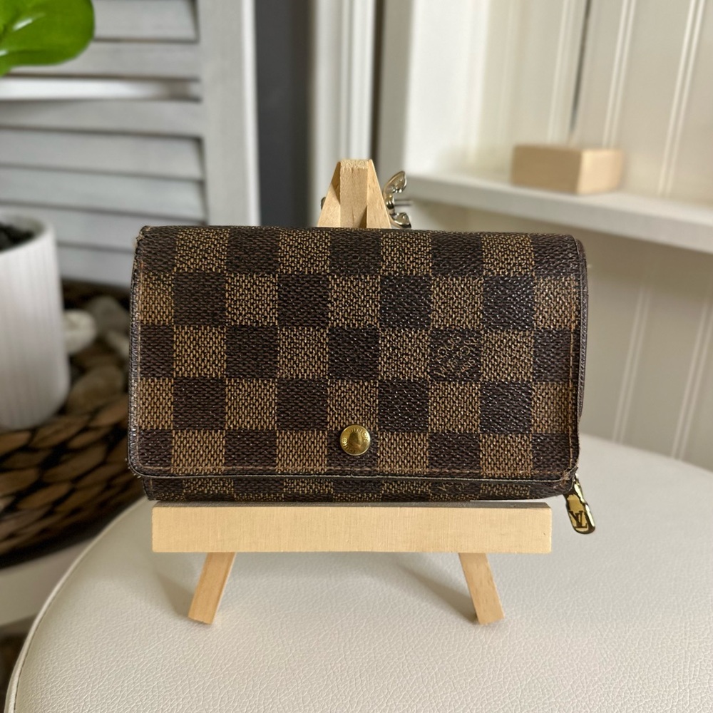 Authentic Louis Vuitton LV Damier Ebene compact wallet